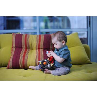 Ebulobo Музыкальная игрушка Волчонок в шляпе, арт. 01EB0068, производитель АльДенте, ISBN 376-0-17287-310-5№ 2