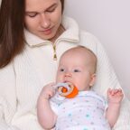 Силиконовая игрушка-прорезыватель с буком SEA (серый/оранжевый), арт. 0616/01, производитель Uviton, ISBN 465-7-78025-141-0, № 7