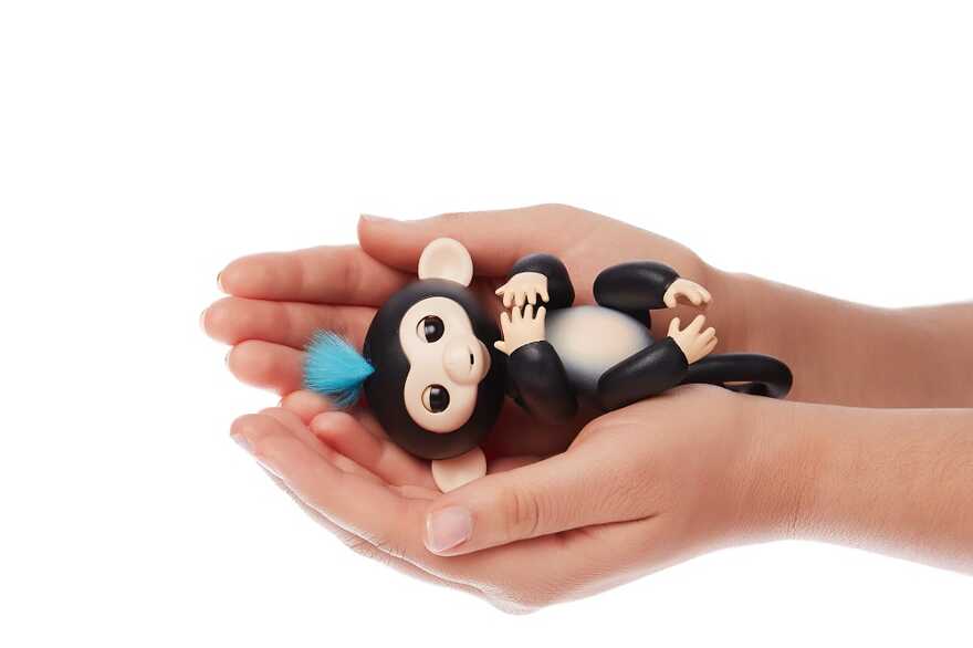 Fingerlings Интерактивная обезьянка Финн (черная) 12 см, арт. 3701A, производитель WowWee (ВауВи), ISBN 77-1-17113-701-6, № 3
