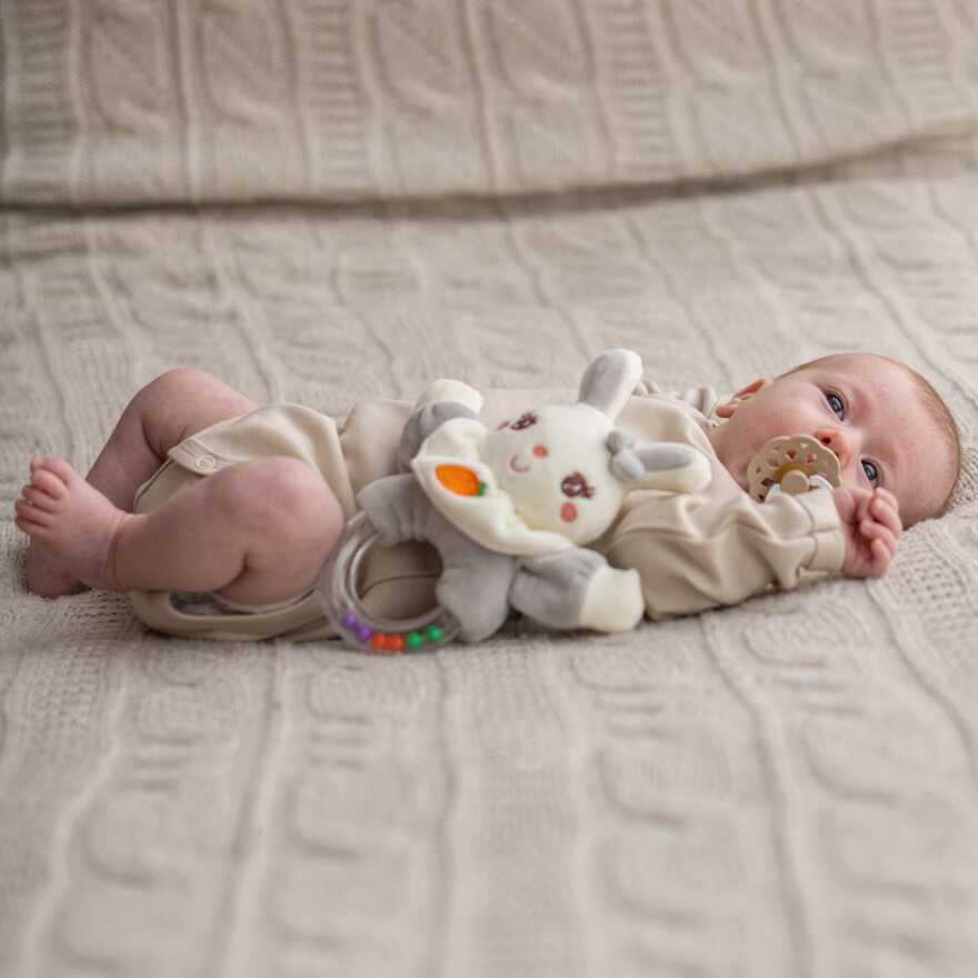 Игрушка-погремушка Uviton мягкая Кролик серый Арт 0610, производитель Uviton, ISBN 465-7-78025-114-4, № 4