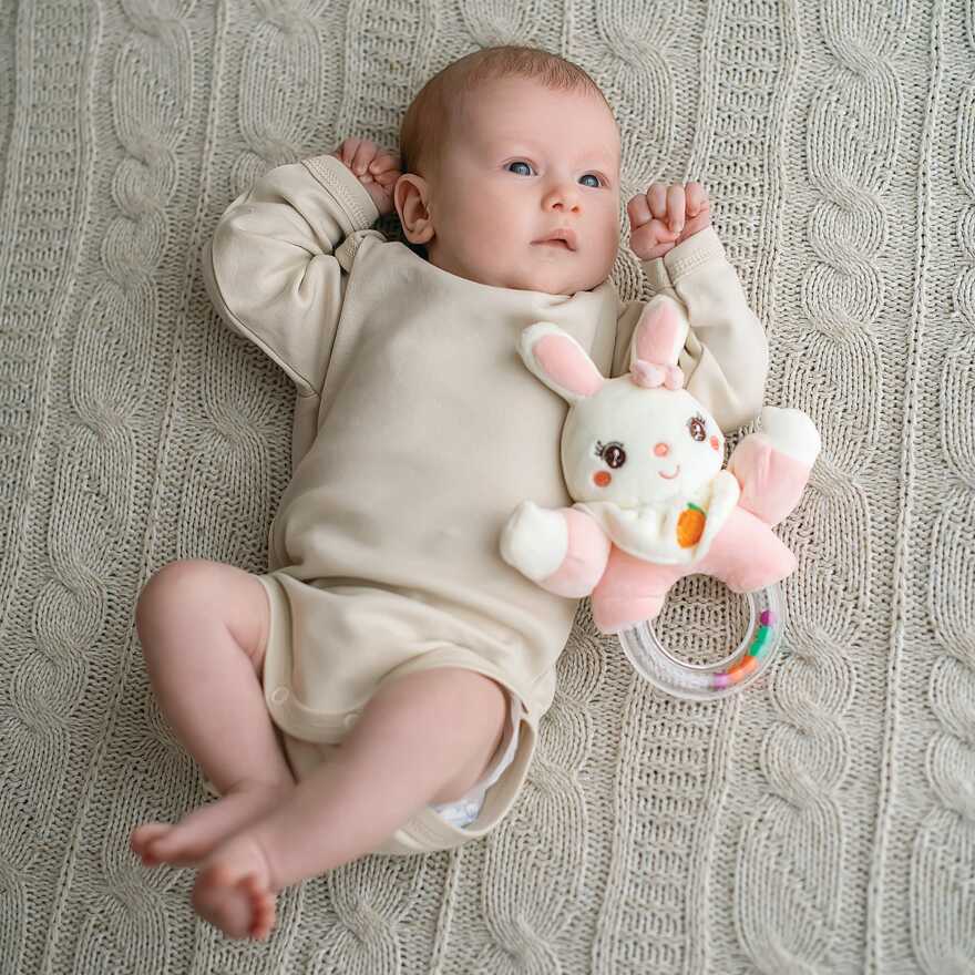 Игрушка-погремушка Uviton мягкая Кролик розовый Арт 0610, производитель Uviton, ISBN 465-7-78025-133-5, № 6