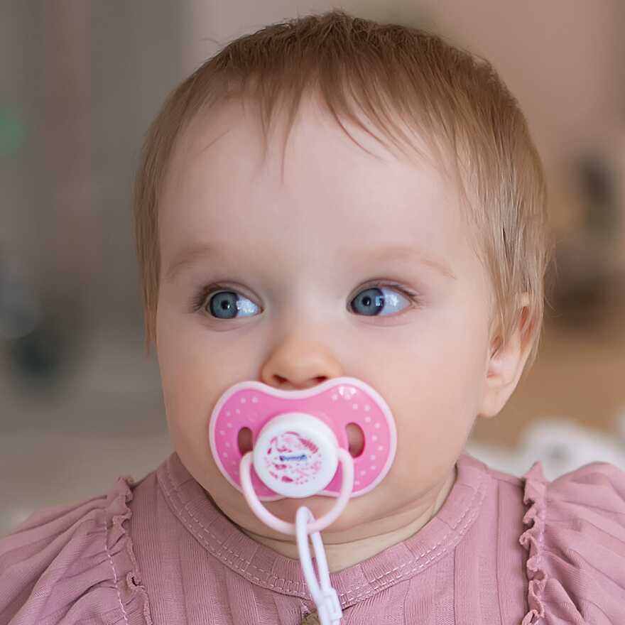 Пустышки Uviton в футляре симметричные Набор 2 шт 6-12 мес. БАБОЧКА Арт 0230/02, производитель Uviton, ISBN 465-7-78025-123-6, № 10