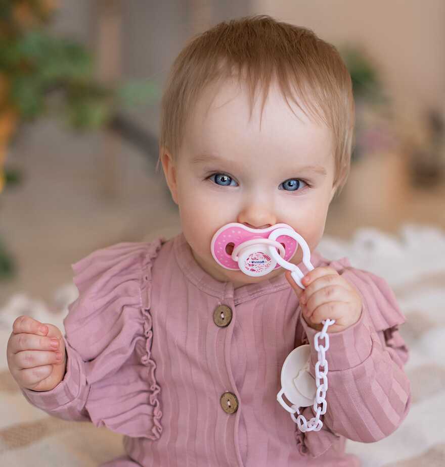 Пустышки Uviton в футляре симметричные Набор 2 шт 6-12 мес. БАБОЧКА Арт 0230/02, производитель Uviton, ISBN 465-7-78025-123-6, № 11