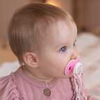 Пустышки Uviton в футляре симметричные Набор 2 шт 6-12 мес. БАБОЧКА Арт 0230/02, производитель Uviton, ISBN 465-7-78025-123-6, № 12