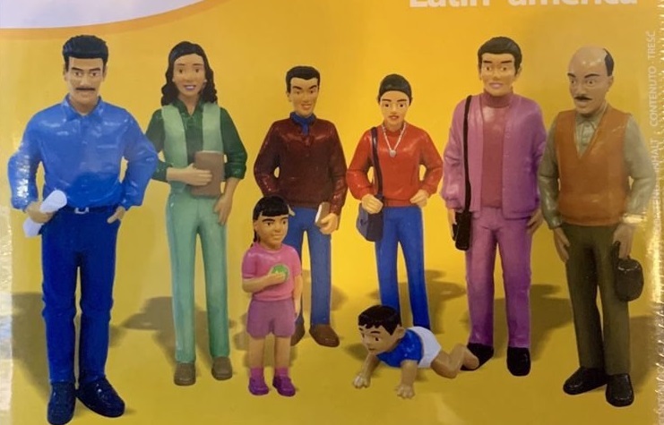 Семья южноамериканцев 3 поколения (набор фигурок), 8 шт., производитель Miniland (Минилэнд), ISBN 841-3-08227-398-9, № 1