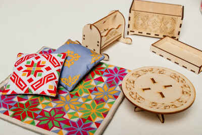 Юрта Башкирская малая дидактическая (в комплекте ковры, подушки и мебель), арт. 023.56, производитель Наивный мир, ISBN 460-3-73518-452-4№ 3