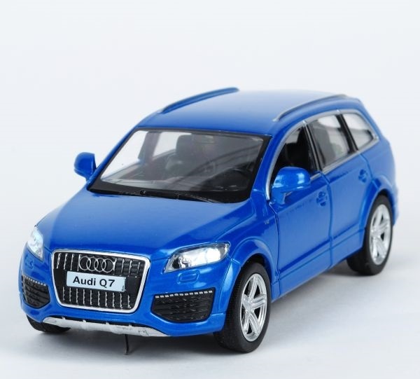 Технопарк Инерционная машина Audi Q7 (свет, звук), арт. 560016-OT, производитель Симбат, ISBN 469-0-59004-807-8, № 1