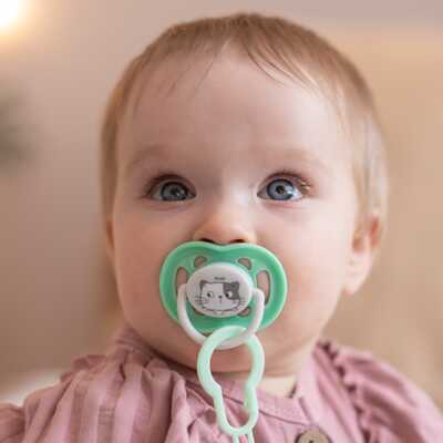 Пустышки Uviton ортодонтические с колпачком Baby Набор 2 штуки 6-12 месяцев, производитель Uviton, ISBN 465-7-78025-054-3№ 2