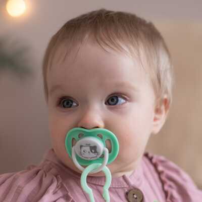 Пустышки Uviton ортодонтические с колпачком Baby Набор 2 штуки 6-12 месяцев, производитель Uviton, ISBN 465-7-78025-054-3№ 8