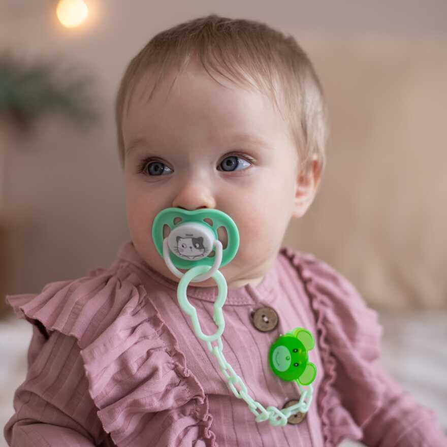 Пустышки Uviton ортодонтические с колпачком Baby Набор 2 штуки 6-12 месяцев, производитель Uviton, ISBN 465-7-78025-054-3, № 9