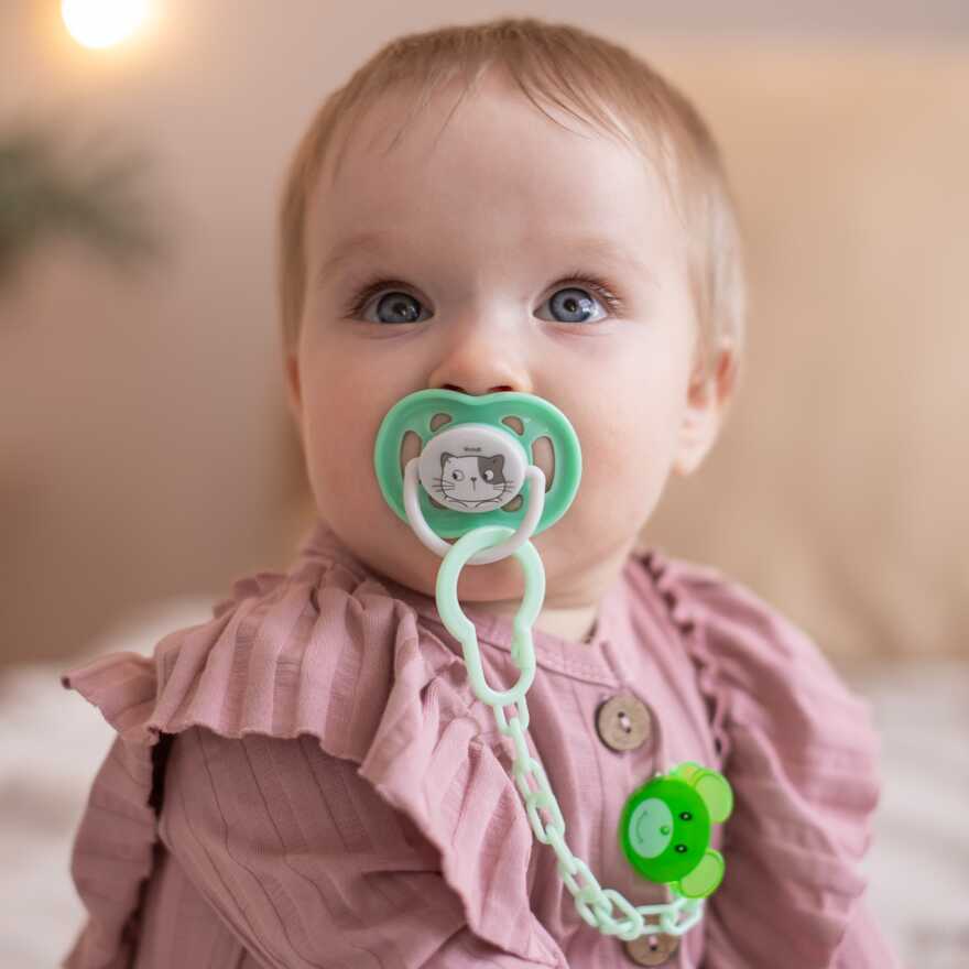 Пустышки Uviton ортодонтические с колпачком Baby Набор 2 штуки 6-12 месяцев, производитель Uviton, ISBN 465-7-78025-054-3, № 10