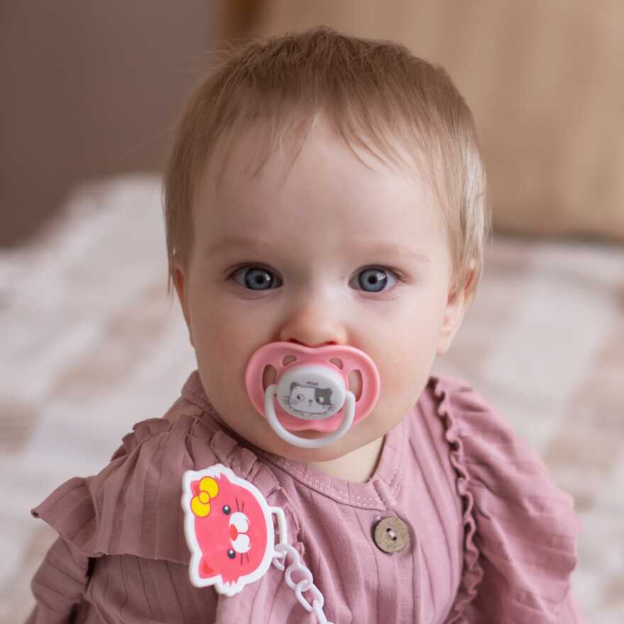 Пустышки Uviton ортодонтические с колпачком Набор Baby 2 штуки 6-12 месяцев, производитель Uviton, ISBN 203-7-74575-326-5, № 9