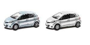 Автодрайв Машина 1:32 Toyoya Yaris, глянц., голубой, белый, арт. И-1215, производитель Рыжий кот, ISBN 466-5-29541-215-8, № 1