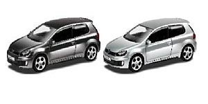 Автодрайв Машина  1:32 Volkswagen Golf GTI, глянц., черная, серая, арт. И-1221, производитель Рыжий кот, ISBN 466-5-29541-221-9, № 1