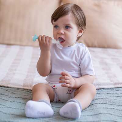 Прорезыватель-массажер Uviton для десен голубой, производитель Uviton, ISBN 465-7-78025-067-3№ 7