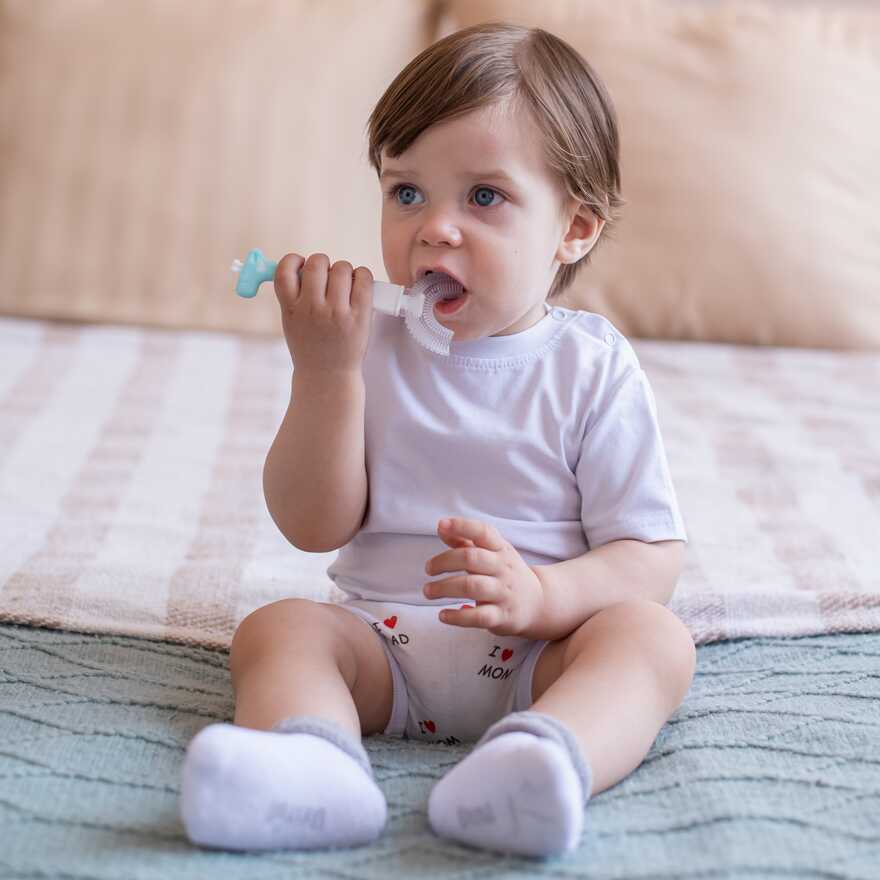 Прорезыватель-массажер Uviton для десен голубой, производитель Uviton, ISBN 465-7-78025-067-3, № 7