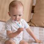 Прорезыватель-массажер Uviton для десен голубой, производитель Uviton, ISBN 465-7-78025-067-3, № 10