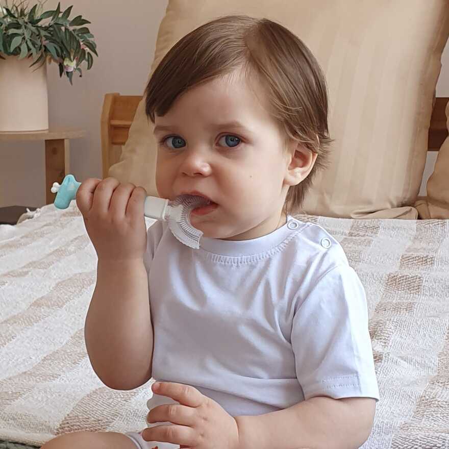 Прорезыватель-массажер Uviton для десен голубой, производитель Uviton, ISBN 465-7-78025-067-3, № 12