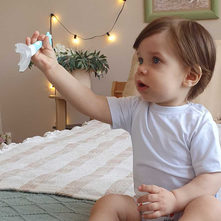 Прорезыватель-массажер Uviton для десен голубой, производитель Uviton, ISBN 465-7-78025-067-3, № 13