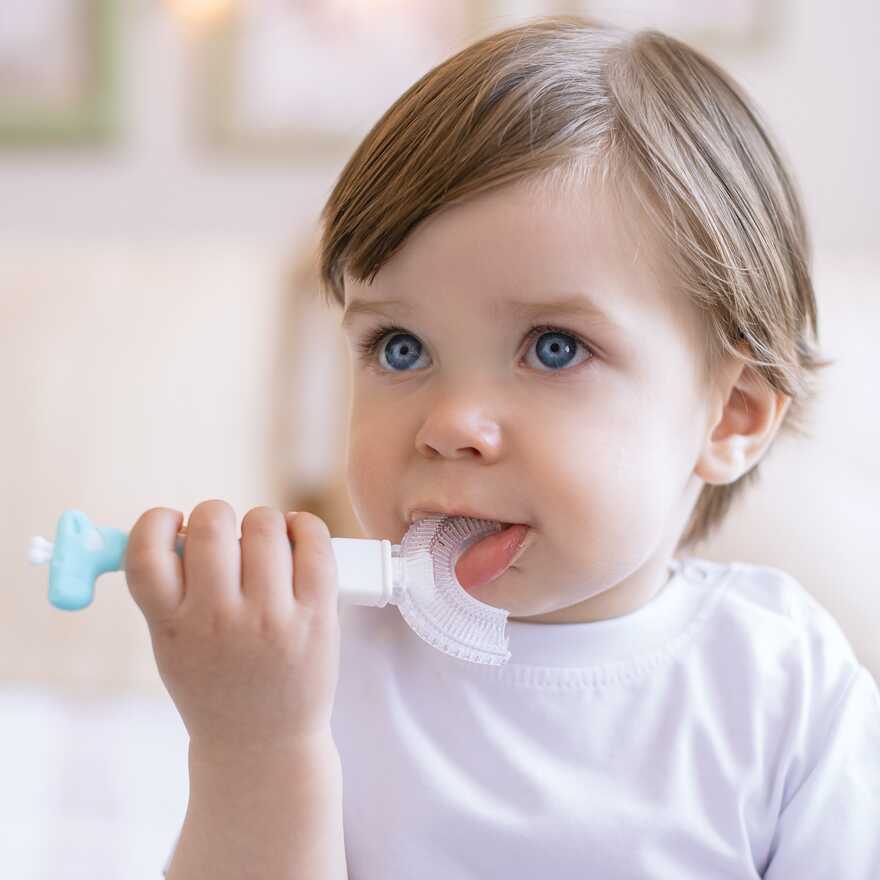 Прорезыватель-массажер Uviton для десен голубой, производитель Uviton, ISBN 465-7-78025-067-3, № 15