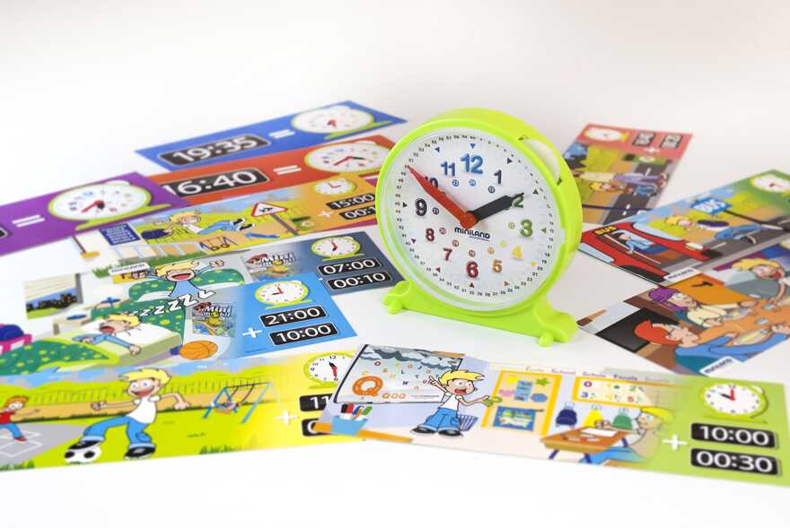 45311 ИГРА ОБУЧАЮЩАЯ ЧАСЫ ACTIVITY CLOCK В ЧЕМОДАНЧИКЕ, производитель Miniland (Минилэнд), ISBN 841-3-08245-311-4, № 3