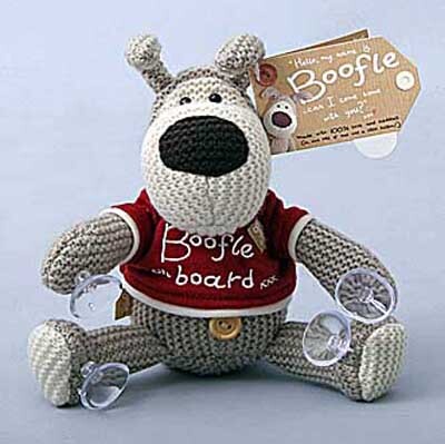 Игрушка серии &quot;Boofle&quot; Собачка Автомобильный сувенир на присосках - Собака сидящая в футболке, производитель Paper Island (Пайпэр Айленд), ISBN 501-6-06164-570-3, № 1